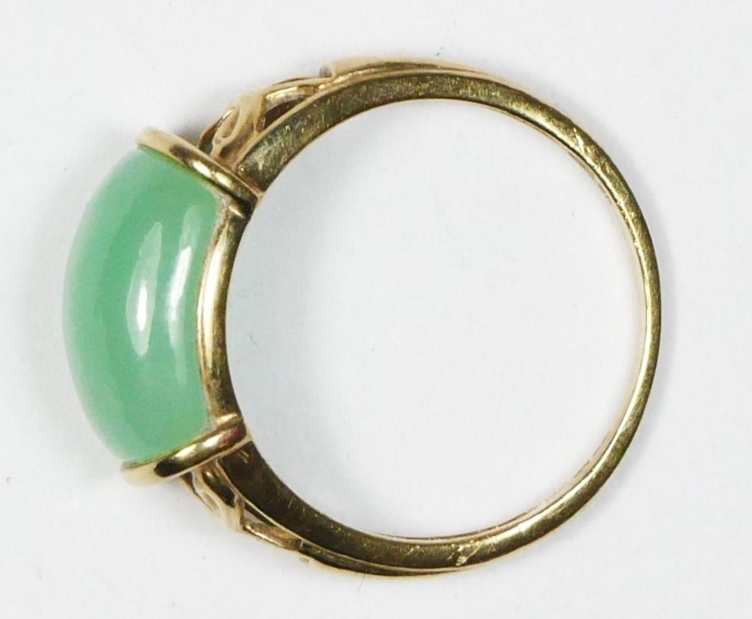 A 9ct gold and jade panel ring, 14 x 9mm, P, 3.5gm - Image 2 of 2