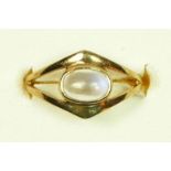 A 9ct gold Art Nouveau style moonstone dress ring, K, 1.3gm