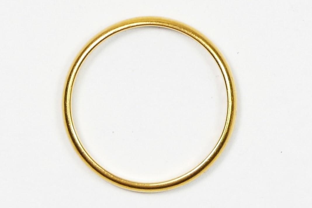 A 22ct gold wedding band, Birmingham 1933, O, 2.5gm - Image 2 of 2