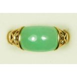 A 9ct gold and jade panel ring, 14 x 9mm, P, 3.5gm