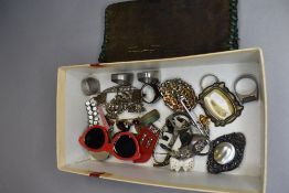 A small selection of costume jewellery brooches, rings, cufflink, tie pin etc