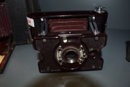 A Solo Model B bakelite camera for 6x9 on 120 film