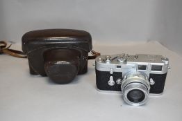 A Leica M3 camera (801576) with Elmar 90mm collapsable lens(1188783) in original case