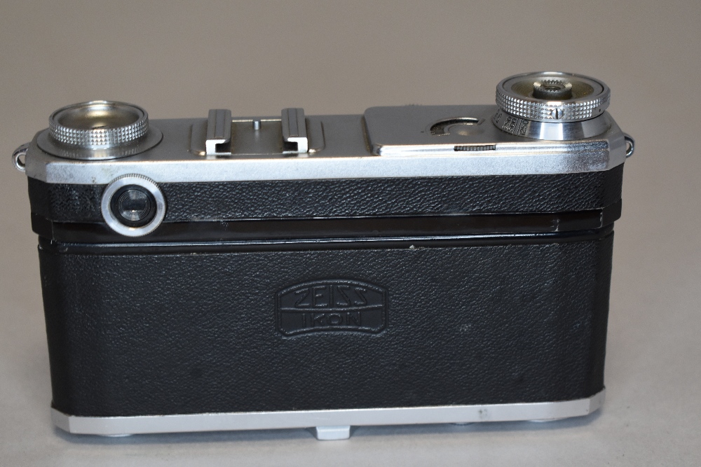 A Zeiss Ikon Contax II camera with Zeiss Sonnar 50mm lens - Image 2 of 4