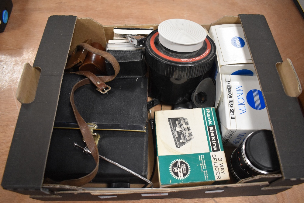 A box of photographic and film items including a Rank Aldis cine camera, a Carl Zeiss 135mm and 50mm - Image 3 of 3