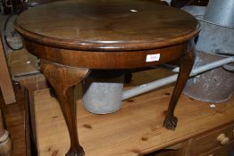 An early/mid C20th mahogany coffee table having circular top on claw and ball feet