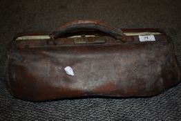 A vintage leather framed Gladstone bag.