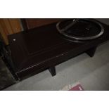 A modern leatherette coffee table, approx. 120 x 60cm
