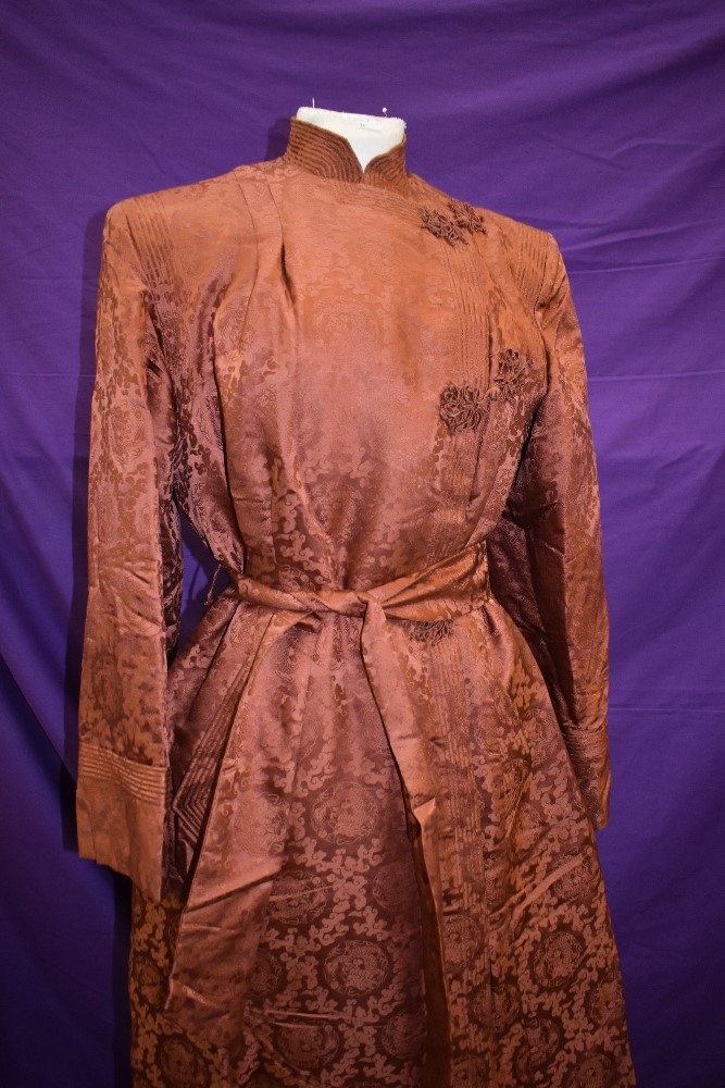 A full length Chinese dressing gown or house coat in terracotta silk or silk blend fabric, frog - Image 2 of 7