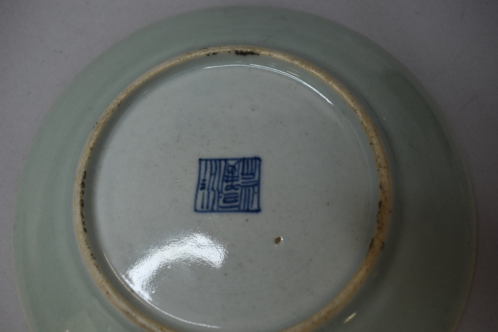 A collection of seven hard paste Chinese plates in Cantonese designs painted with butterfly bird and - Bild 7 aus 21