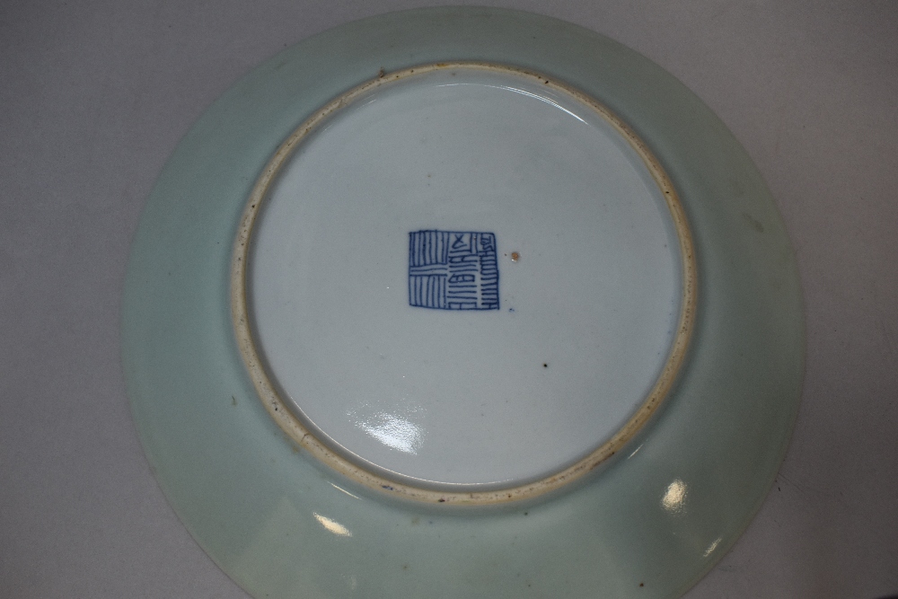 A collection of eight hard paste Chinese plates in Cantonese designs painted with butterfly bird and - Bild 5 aus 20