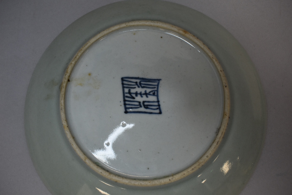 A collection of eight hard paste Chinese plates in Cantonese designs painted with butterfly bird and - Bild 7 aus 20