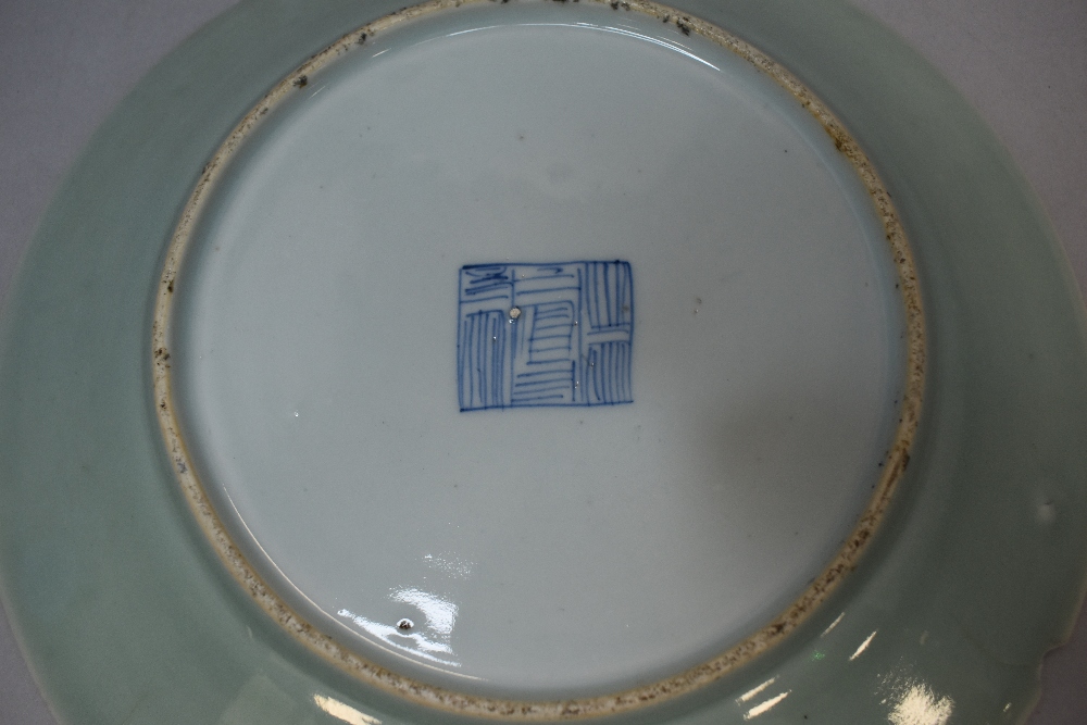A collection of seven hard paste Chinese plates in Cantonese designs painted with butterfly bird and - Bild 14 aus 21