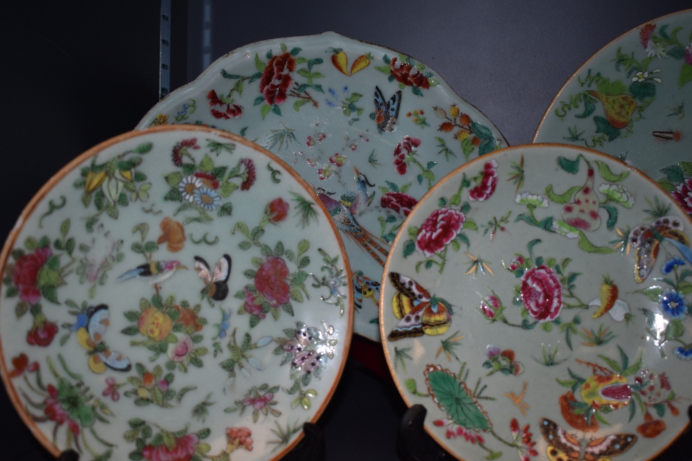 A collection of seven hard paste Chinese plates in Cantonese designs painted with butterfly bird and - Bild 19 aus 21