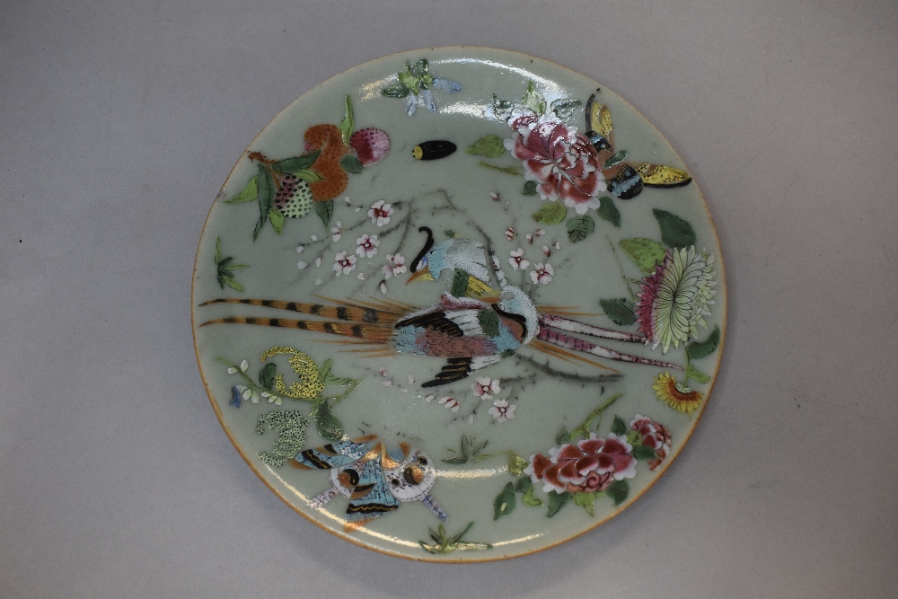 A collection of eight hard paste Chinese plates in Cantonese designs painted with butterfly bird and - Bild 12 aus 20