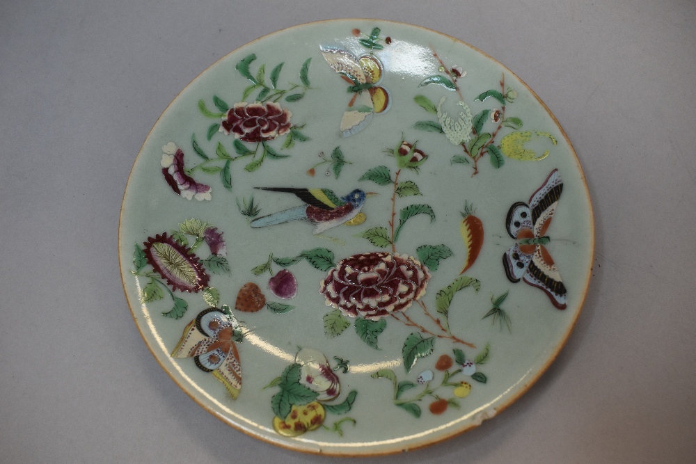 A collection of seven hard paste Chinese plates in Cantonese designs painted with butterfly bird and - Bild 6 aus 21