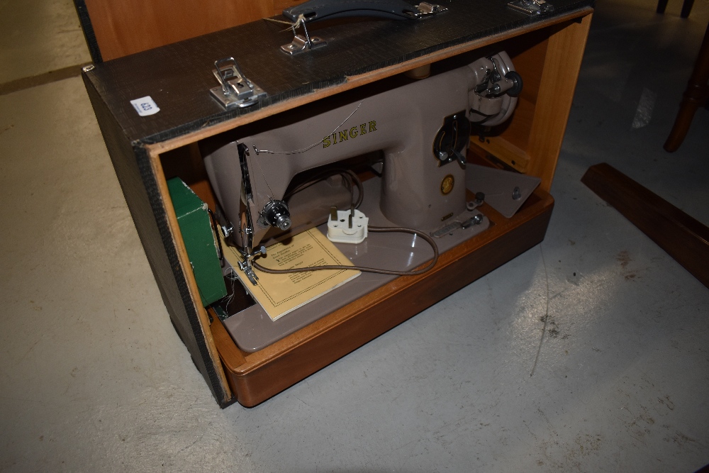 A vintage Singer electric sewing machine num EL 094788, in case
