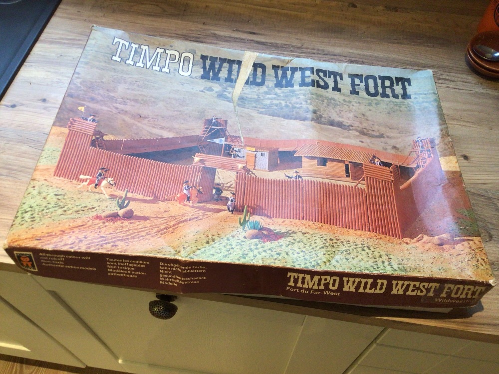 A large collection of plastic Timpo figures & accessories including Wild West Fort and Wild West - Image 4 of 12