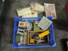 A box of 00 gauge Signals Platform Fencing and similar accessories