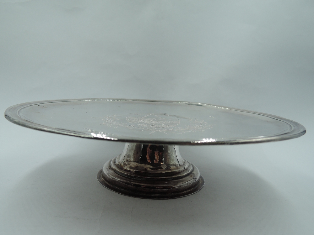 A Queen Anne Britannia silver Tazza of traditional circular form having reeded rim and engraved - Image 2 of 5