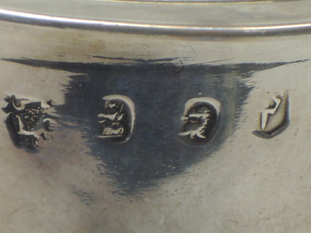 A Queen Anne Britannia standard silver tankard having cylindrical body and domed cover with scroll - Image 9 of 9