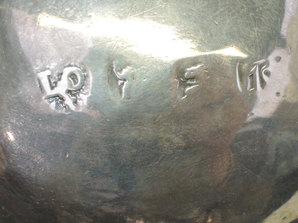 A Queen Anne Britannia standard silver tankard having cylindrical body and domed cover with scroll - Image 8 of 9