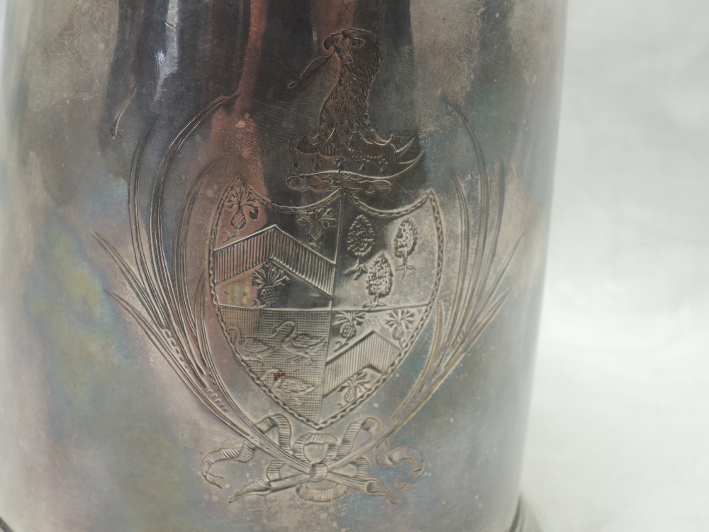 A Queen Anne Britannia standard silver tankard having cylindrical body and domed cover with scroll - Image 4 of 9