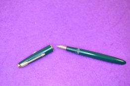 A Parker Slimfold fountain pen in green, with Parker 5 nib approx 12.4cm