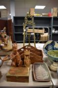 A vintage brass easel and a selection of treen also a Hawkshead pottery plate.