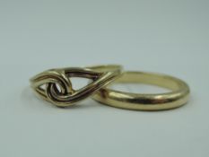A 9ct gold wedding band and 9ct gold knot detail dress ring, approx 4.6g