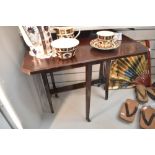 An Edwardian mahogany Sutherland table, of traditional design.