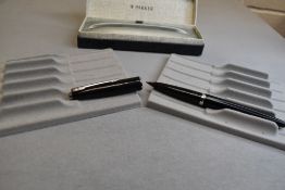 A boxed Parker 45 fountain pen in black. Approx 13.6cm