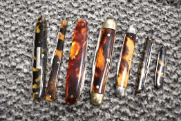 A selection late 19th and early 20th century pen knives including tortoiseshell examples.