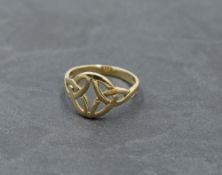 A small 9ct gold dress ring having open Celtic knot style detail, size K & approx 1.8g