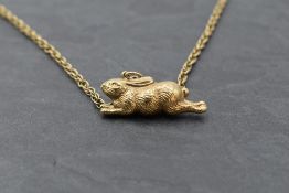 A 9ct gold hare charm pendant on a 9ct gold rope chain, approx 18' & 7.1g