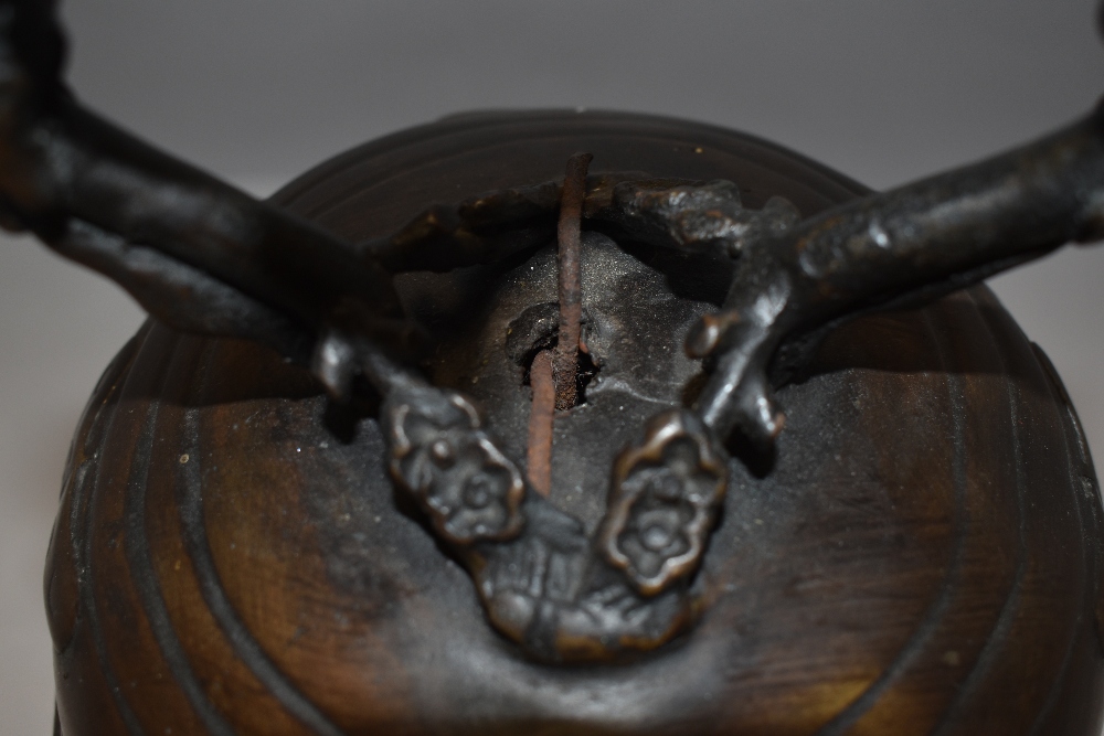 A Tibetan styled temple bell cast in bronze with a fruit and leaf design having naturalistic handle - Image 3 of 4