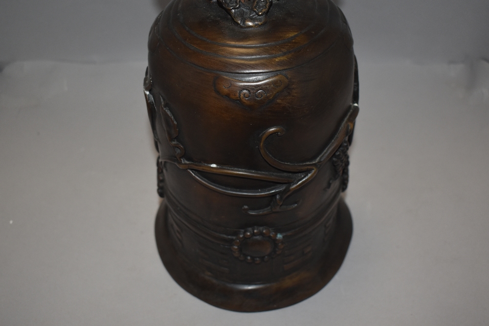 A Tibetan styled temple bell cast in bronze with a fruit and leaf design having naturalistic handle - Image 2 of 4