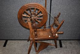 A 20th century traditional wool spinning wheel having turned oak frame