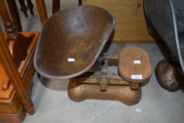A set of Avery shop counter weighing scales