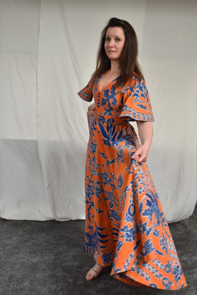 A vintage Batik evening dress having orange ground with bold blue and white design, Made in - Image 2 of 9