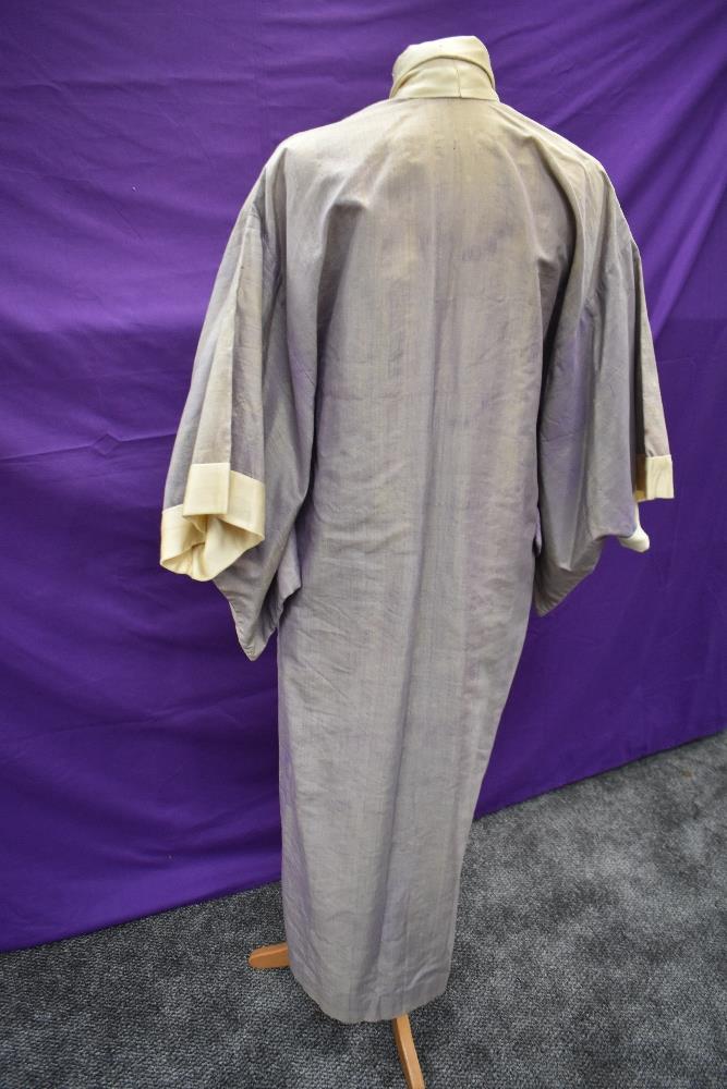 An antique iridescent lilac and cream kimono or kimono dressing gown. - Image 2 of 3
