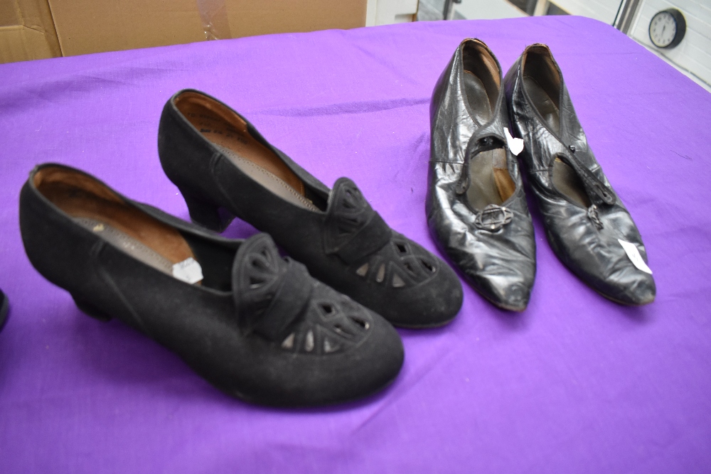 Two pairs of 1940s black shoes and a pair of 1920s/30s leather shoes with buckle detailing to - Image 3 of 4