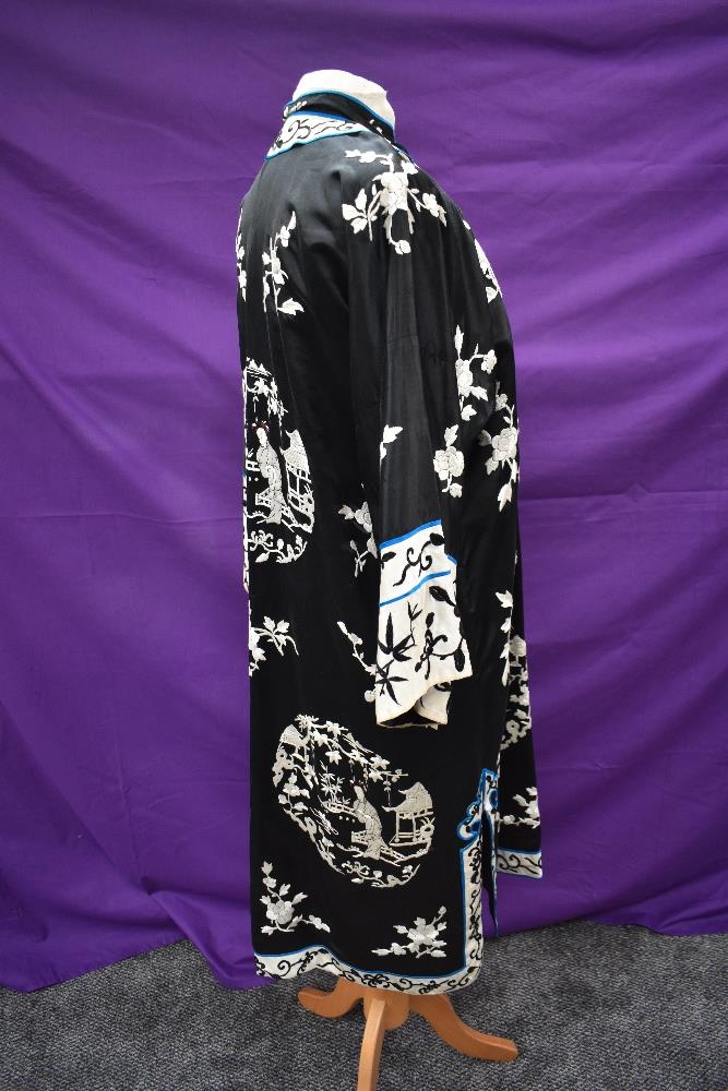 An early 1900s Silk dressing gown having extensive embroidery to front and reverse, also in silk, - Image 2 of 6