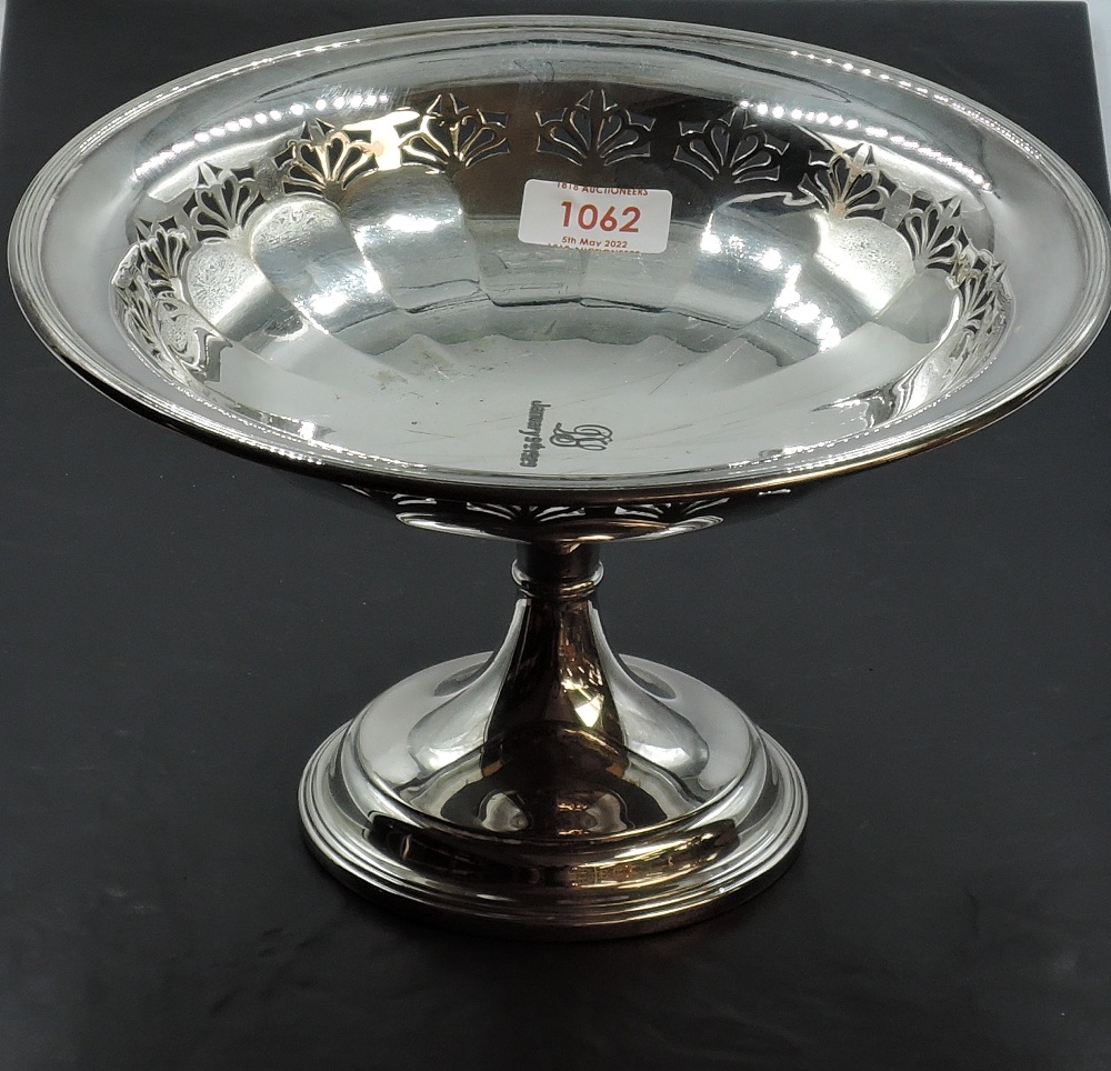 A silver plated tazza, with pierced and fluted decoration, 15cm, sold together with a pair of
