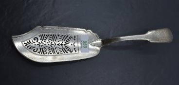 A George IV silver fish server, fiddle pattern with pierced 'blade', marks for London 1828, maker