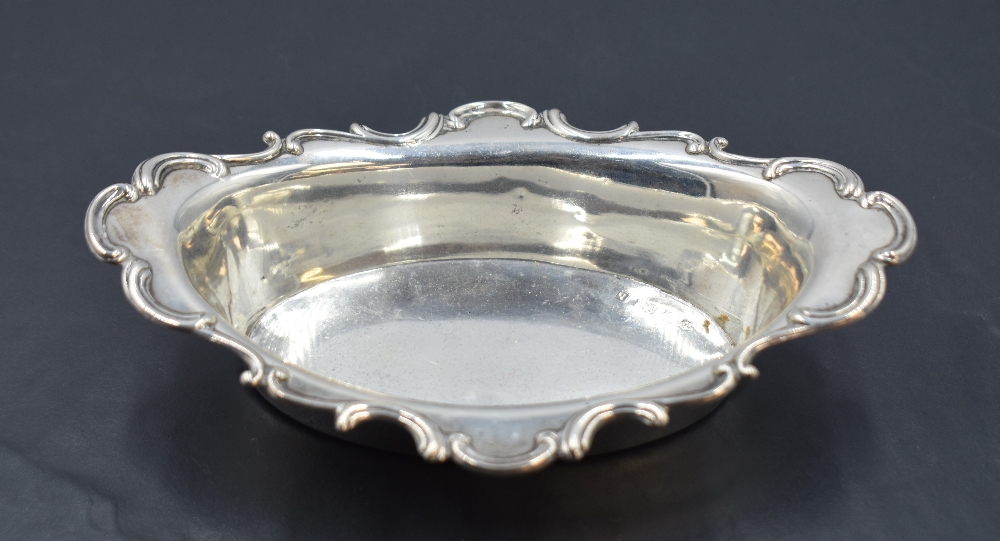 A pair of Edwardian silver dishes, of oval form with broad C-scroll moulded rim, Marks for - Image 2 of 4