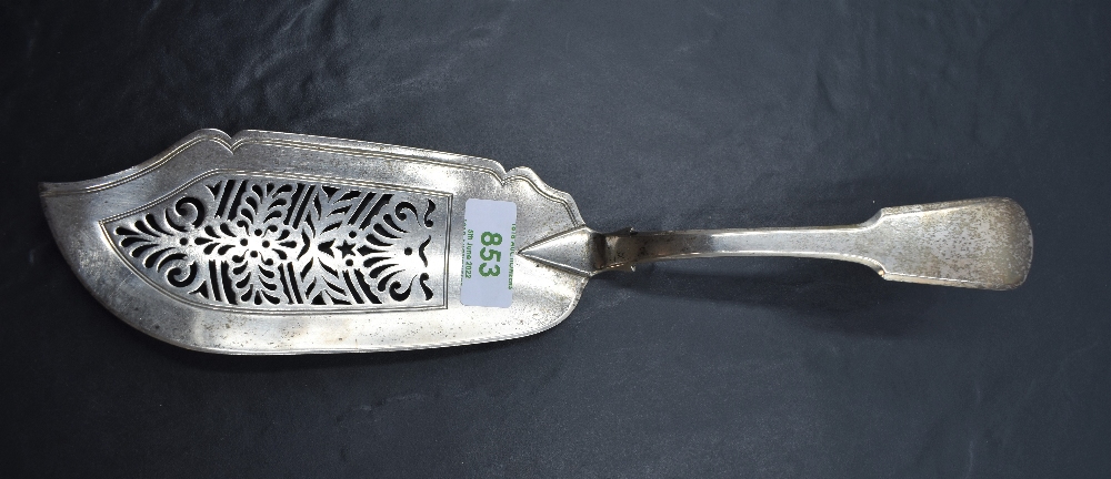A George IV silver fish server, fiddle pattern with pierced 'blade', marks for London 1828, maker - Image 2 of 2