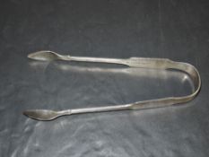 A pair of Victorian Irish silver sugar tongs of plain fiddle back form, Dublin 1854, James R