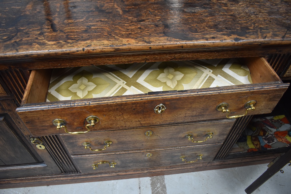 A period oak sideboard/dresser base - Image 7 of 10