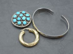 Three pieces of jewellery including a single 18ct gold hoop earring, approx 3.3g, a white metal